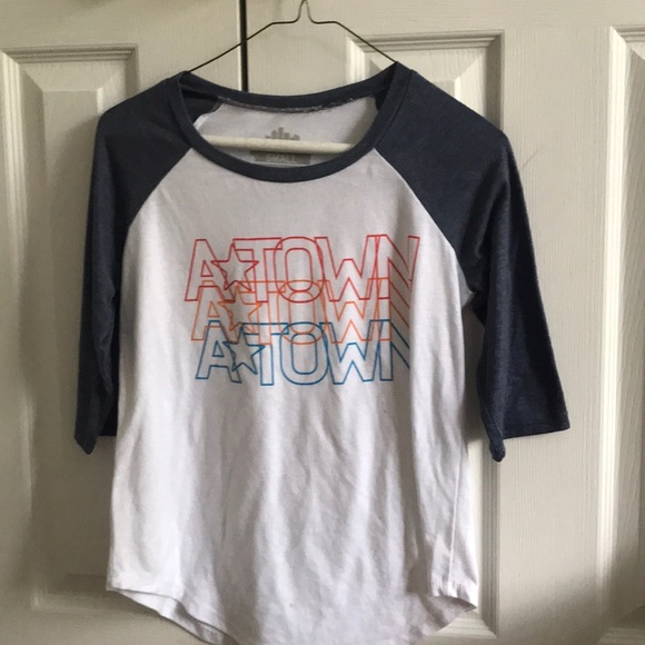 Tshirt Center Tops - White t-shirt